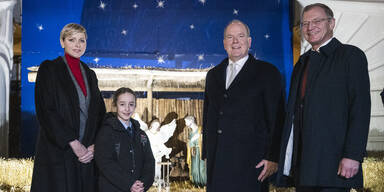 Michael mit dem F&uuml;rstenpaar und Thomas Stelzer.