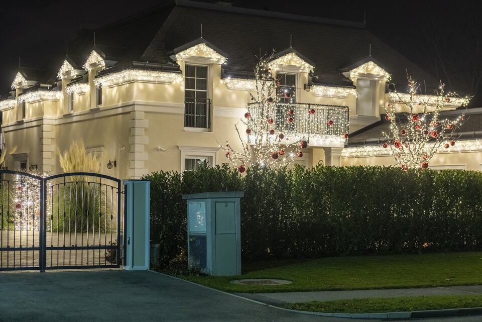 Mit Lichtkonzepten wird die festliche Stimmung verstärkt. Ein edles Beleuchtungskonzept von Leso.