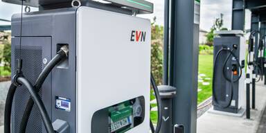 Der E-Mobilit&auml;ts-Ladepark an der A1 beim Hotel Smart Liv&rsquo;in wurde erweitert und modernisiert.