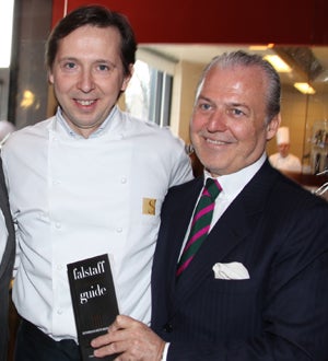 'Falstaff'-Herausgeber Wolfgang Rosam gratulierte Sieger Heinz Reitbauer.