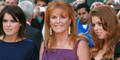 "Fergie" Sarah Ferguson mit ihren Töchtern Eugenie und Beatrice