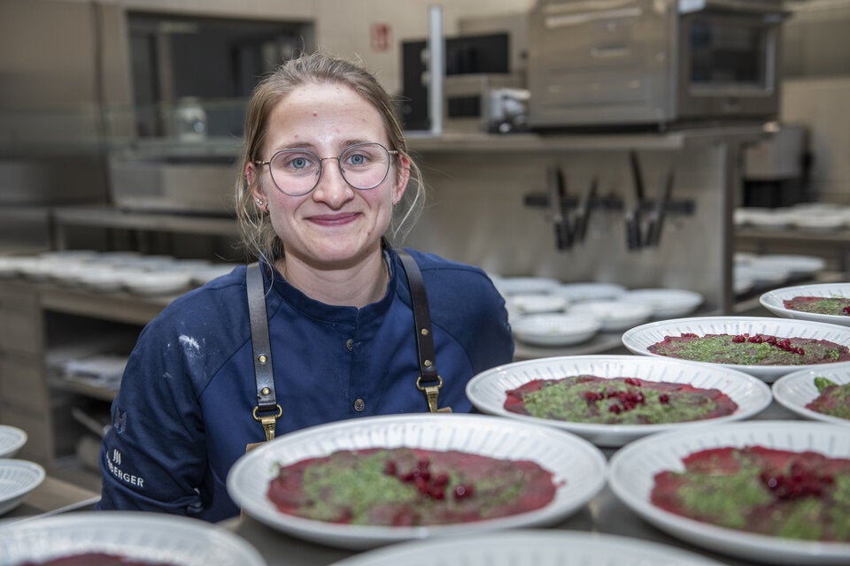 Neu eröffnet: Hirsch & Maus auf der Schlosssalm: Oben angekommen ist Küchenchefin Katharina Pointner.