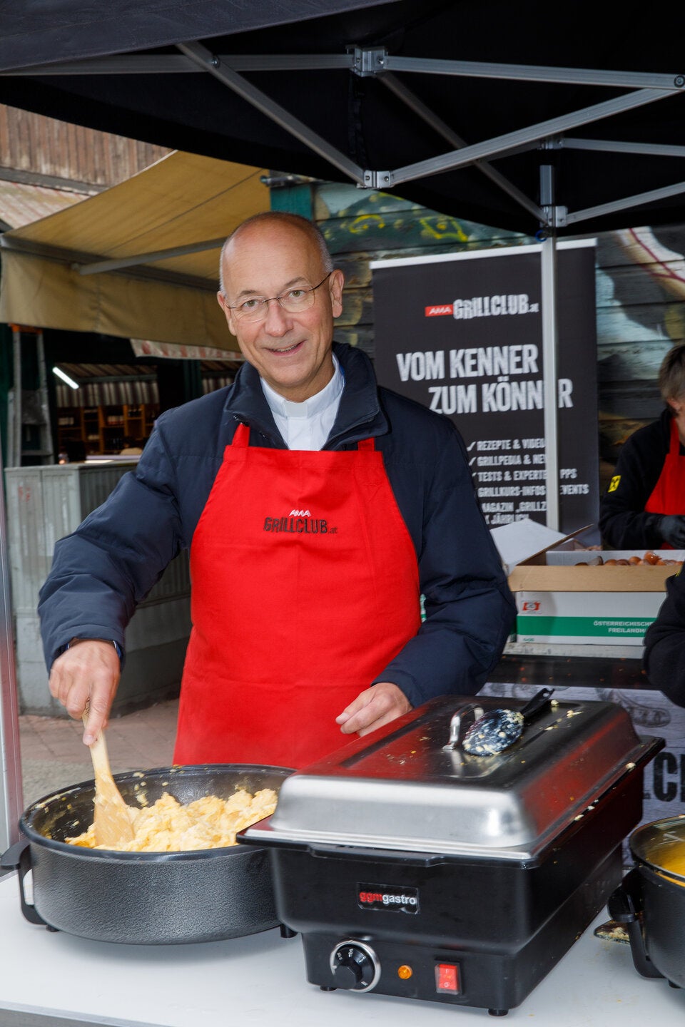 Dompfarrer Toni Faber rührte engagiert. 