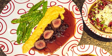 Gegrillter Rehrücken mit Erdäpfel- Sellerie-Püree, Zuckererbsenschoten und Cranberrys