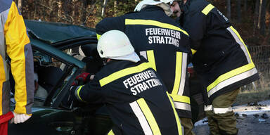 74-Jähriger prallte frontal gegen LKW