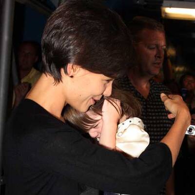Katie Holmes tröstet rührend Tochter Suri