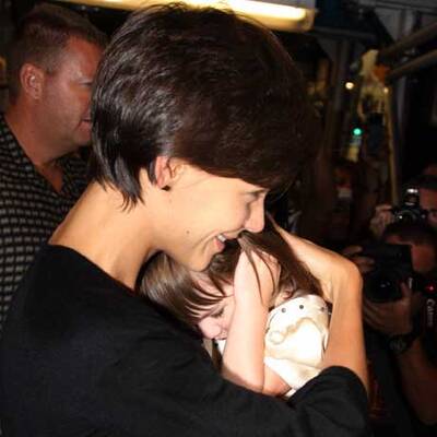 Katie Holmes tröstet rührend Tochter Suri