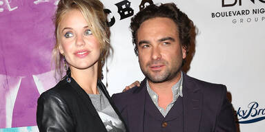 Johnny Galecki, Kelli Garner