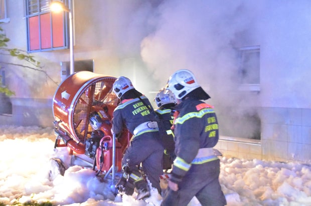Fünf Verletzte nach Kellerbrand in Wien-Simmering