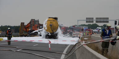 LKW-Lenker nach Crash auf A1 tot