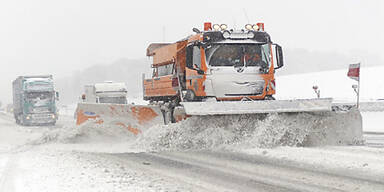 Schneechaos auf Autobahnen