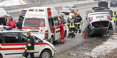 Auto überschlug sich auf A1