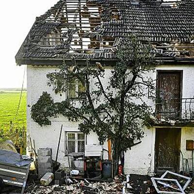 Im Bild: Die Florianijünger beim Aufräumen