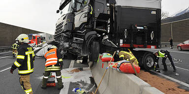 Lkw-Crash legte Inntal-Autobahn lahm