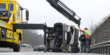 Spektakulärer Crash auf der A1 