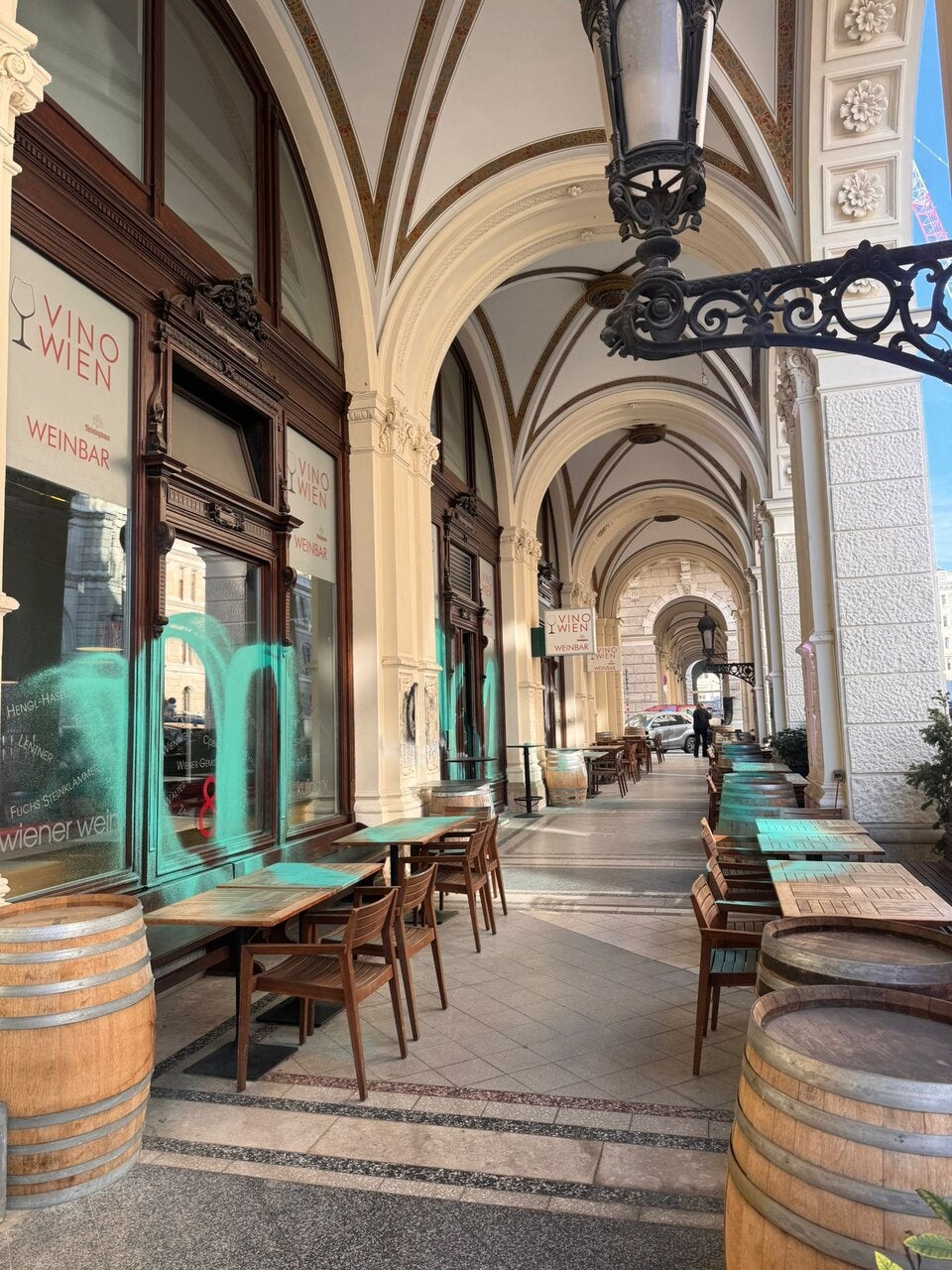 Vino Weinbar Farbanschlag