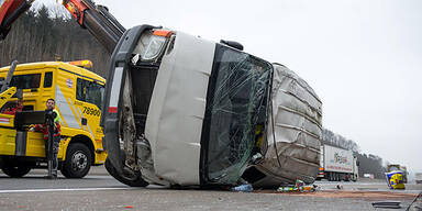 Spektakulärer Crash auf der A1 