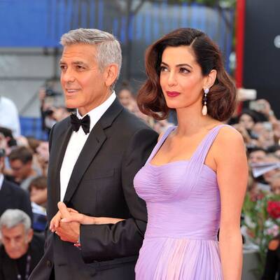Amal & George strahlen am Red Carpet