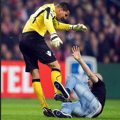 Cup-Skandal in Holland: Tormann tritt Fan 