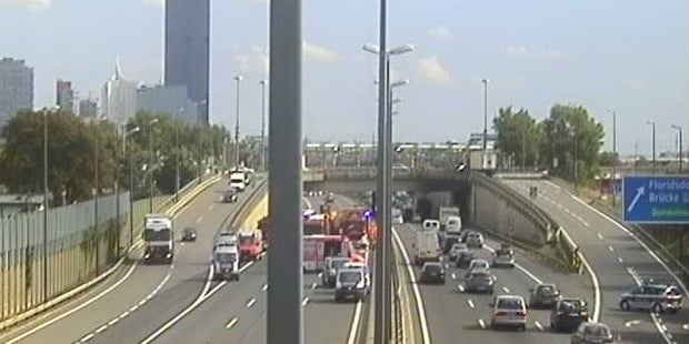 Schwerer Unfall auf Donauufer-Autobahn