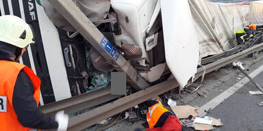 Mega-Stau: Lkw-Unfall legt A23 lahm