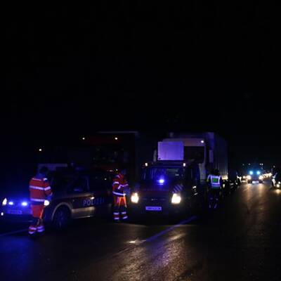 A2 nach schwerem Unfall gesperrt
