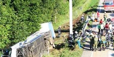 34  Verletzte bei Busunfall