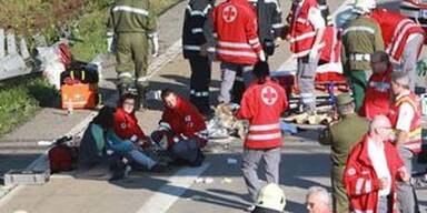 34  Verletzte bei Busunfall