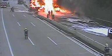 Tanklastwagen flog auf A2 in die Luft