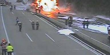 Tanklastwagen flog auf A2 in die Luft