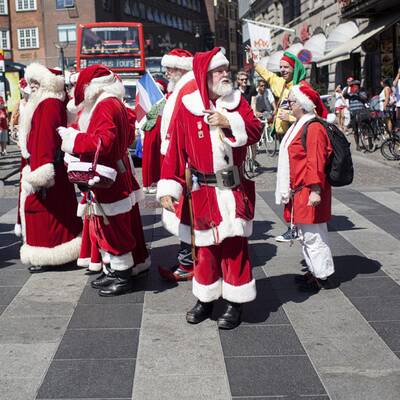 Weihnachtsmänner schwitzen in Dänemark