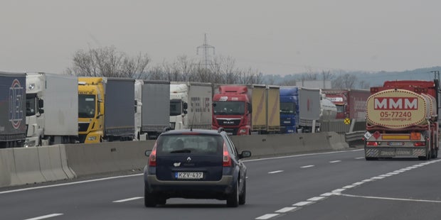 Corona-Chaos an Europas Grenzen - Grenzübergang Nickelsdorf für einige Nationen geöffnet