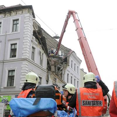 Wohnhaus in Wien nach Explosion eingestürzt