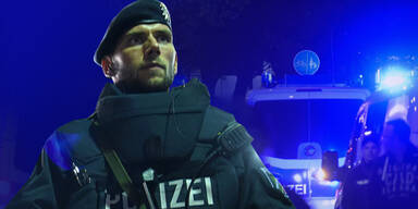 Uniformierte planten Anschlag mit Gasflaschen