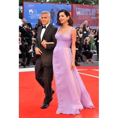 Amal & George strahlen am Red Carpet