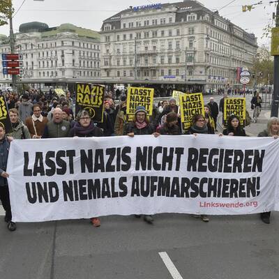 Demo gegen FPÖ-Burschenschafter im Parlament