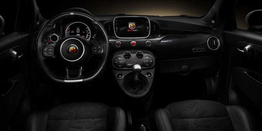 Abarth 595 als Scorpioneoro und Monster Energy