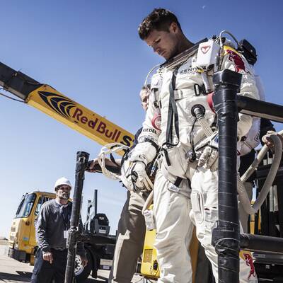 Wegen Windes wurde Baumgartners Sprung abgebrochen.