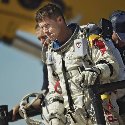 Wegen Windes wurde Baumgartners Sprung abgebrochen.