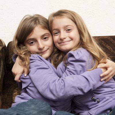 So leben die Zwillinge im Kosovo