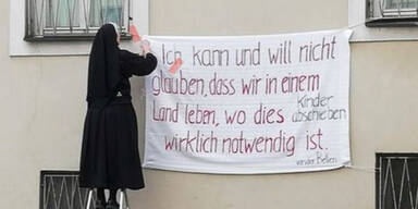 Nonnen gegen Abschiebung begeistern das Netz