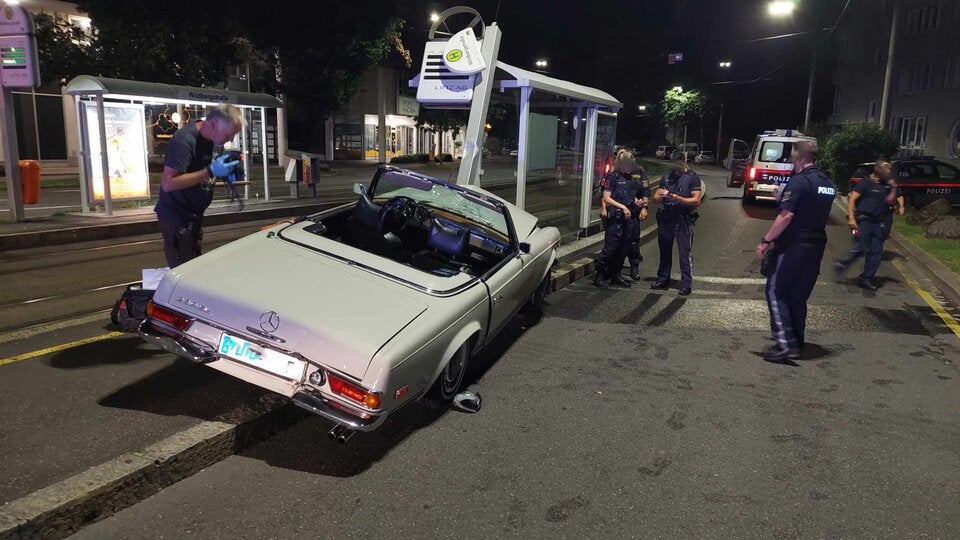 Oldtimer in Linz zu Schrott gefahren