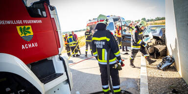 Pkw kracht in Unterf&uuml;hrung: 40-J&auml;hriger tot