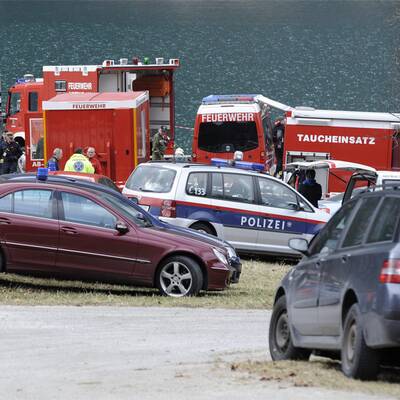 Hubschrauber in Tiroler Achensee gestürzt