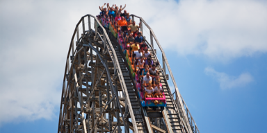Achterbahn (Symbolbild)
