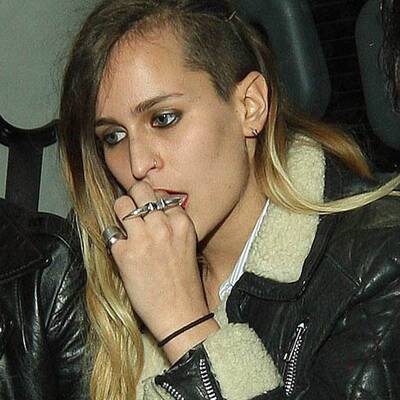 Alice beim Feiern: Sieht so ein Model aus?