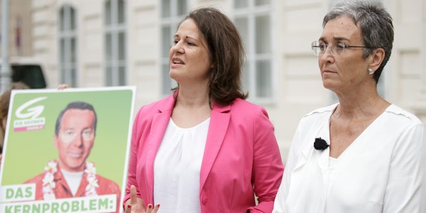 Grüne zeigen Kern & Kurz mit Sonnenbrand