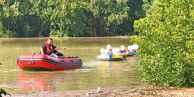 Acht Kinder aus Hochwasser gerettet