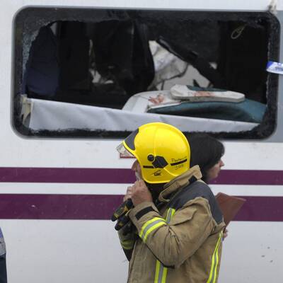 Hochgeschwindigkeitszug entgleist im spanischen Pilgerort Santiago 