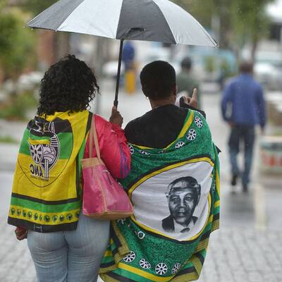 Tausende nehmen Abschied von Nelson Mandela